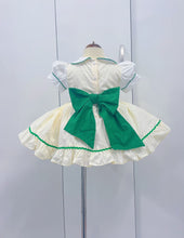 Load image into Gallery viewer, Cream with Green Christmas classic / October delivery
