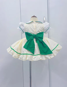 Cream with Green Christmas classic / October delivery