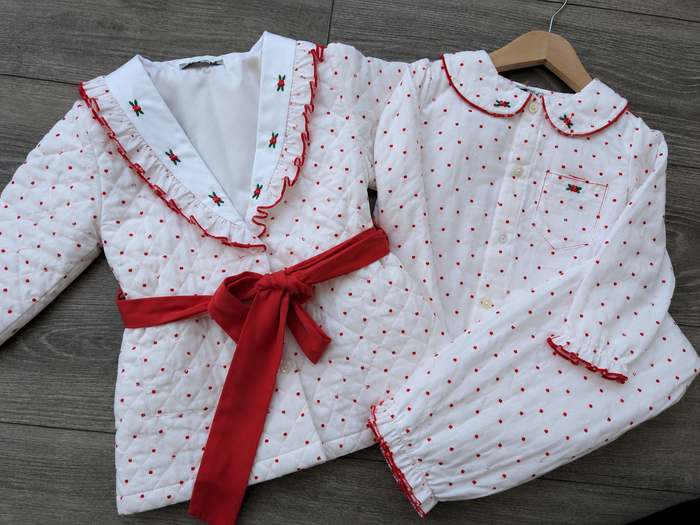 Girls Quilted Swiss dot dressing gown& pj set (November deilvery)