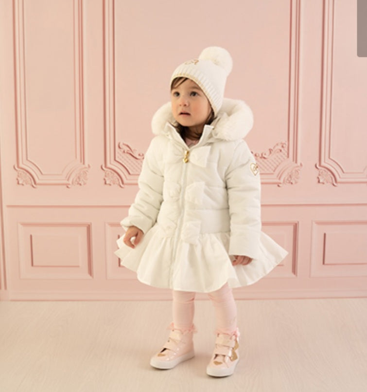 LAAW23 Cream fur trim coat