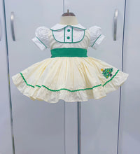 Load image into Gallery viewer, Cream with Green Christmas classic / October delivery