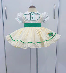 Cream with Green Christmas classic / October delivery