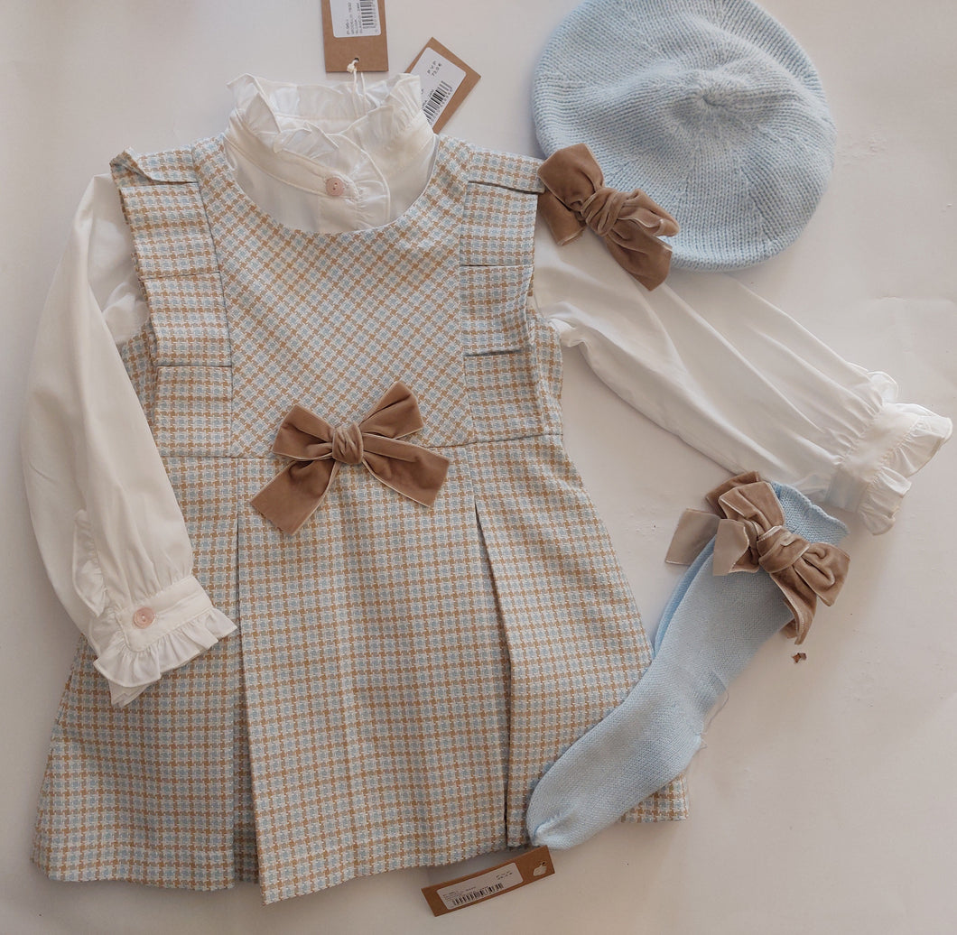 Baby blue Ceaser blanco pinafore